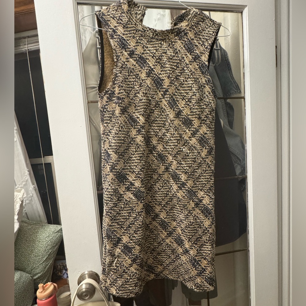 Elegant Sleeveless Tweed Dress